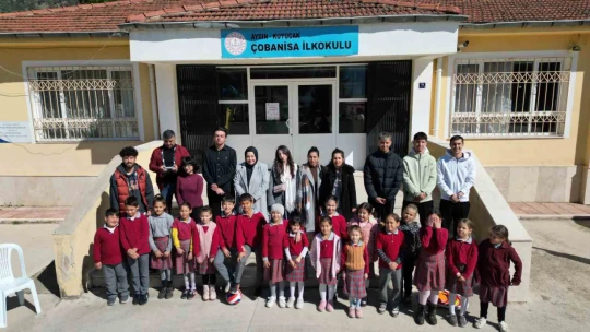 Üniversite öğrencilerinden ilkokul öğrencilerine destek