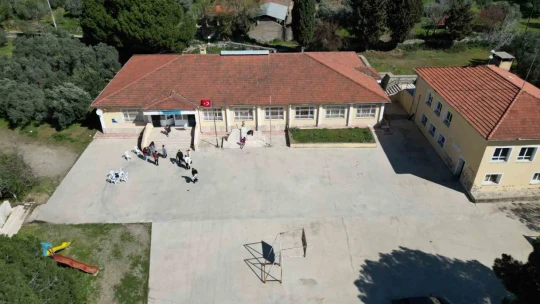 Üniversite öğrencilerinden ilkokul öğrencilerine destek
