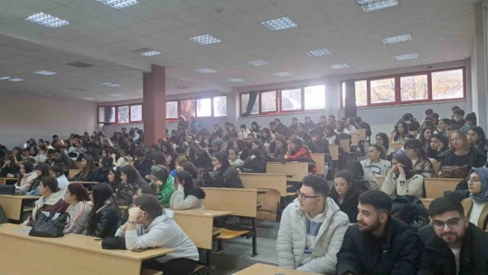 Üniversite öğrencilerine 'Eş Seçimi ve Evlilik' semineri