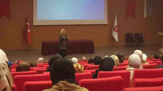Üniversiteli gençler iftarda buluştu
