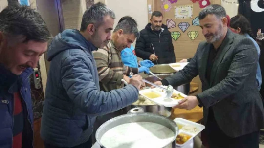 Üniversiteli gençler iftarda buluştu