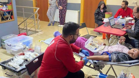 Üniversiteli gençler kan bağışına dikkat çekti