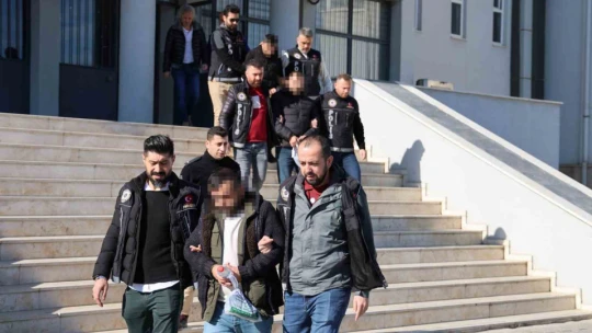 Uyuşturucu tacirleri adliyeye sevk edildi