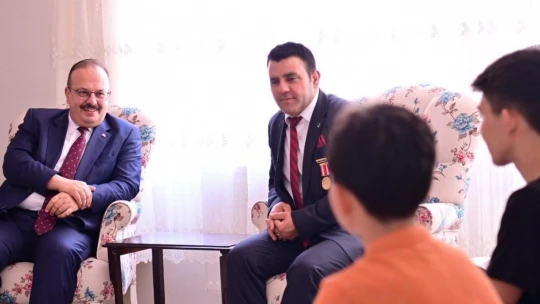 Vali Canbolat, 15 Temmuz'un yıldönümünde şehit aileleri ve gazileri unutmadı