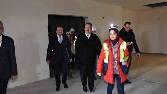 Vali Canbolat, Aydın Şehir Hastanesi'nde incelemelerde bulundu