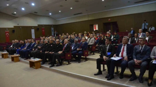 Vali Canbolat, Didim'deki muhtarlarla istişare toplantısı düzenledi