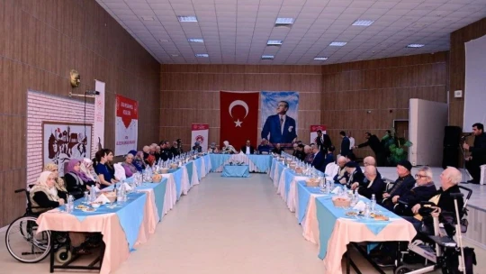 Vali Canbolat huzurevi sakinleri ile iftarda buluştu