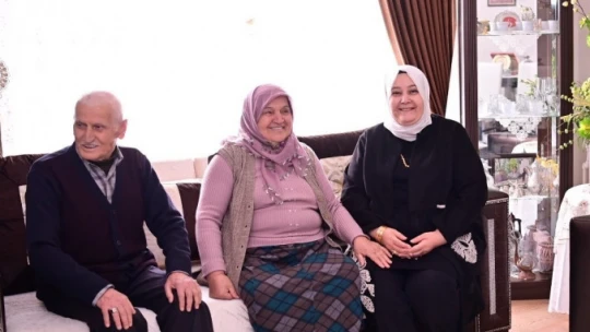 Vali Canbolat, ilk şehit öğretmen Akar'ın ailesine misafir oldu