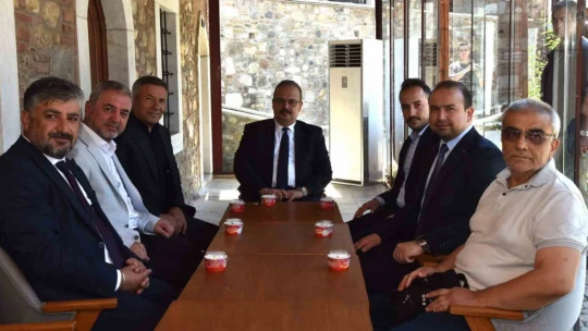 Vali Canbolat, Nasuh Paşa Külliyesi'nde öğrencilerle bir araya geldi