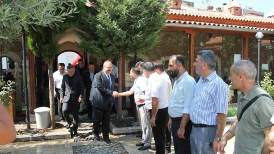 Vali Canbolat, Nasuh Paşa Külliyesi'nde öğrencilerle bir araya geldi