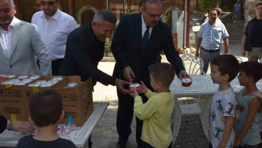 Vali Canbolat, Nasuh Paşa Külliyesi'nde öğrencilerle bir araya geldi