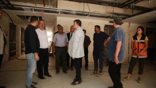 Vali Canbolat yapımı süren spor tesislerinde incelemelerde bulundu