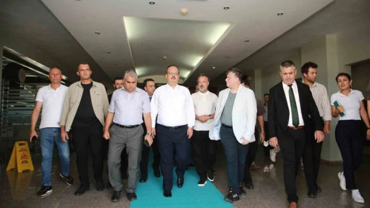 Vali Canbolat yapımı süren spor tesislerinde incelemelerde bulundu