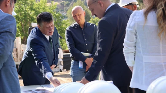 Vali Canbolat, yüzme havuzu inşaatını yerinde inceledi