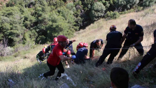 Virajı alamayan motosiklet uçuruma yuvarlandı