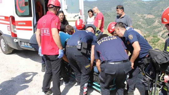 Virajı alamayan motosiklet uçuruma yuvarlandı