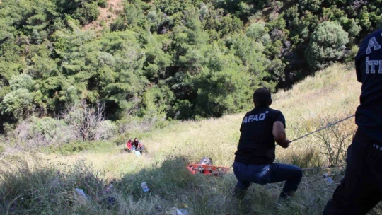 Virajı alamayan motosiklet uçuruma yuvarlandı