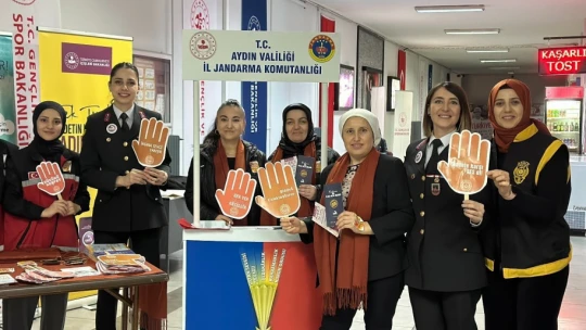 Voleybol maçında Jandarmadan Kadına Şiddet farkındalığı