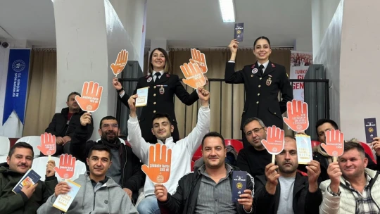 Voleybol maçında Jandarmadan Kadına Şiddet farkındalığı