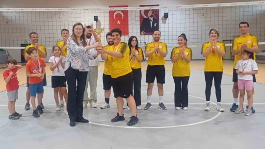 Voleybol turnuvasının şampiyonu belli oldu