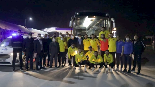 Lider, şampiyon gibi karşılandı