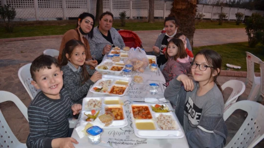 Nazilli Belediyesinden Pınarbaşı Mahallesinde ilk iftar