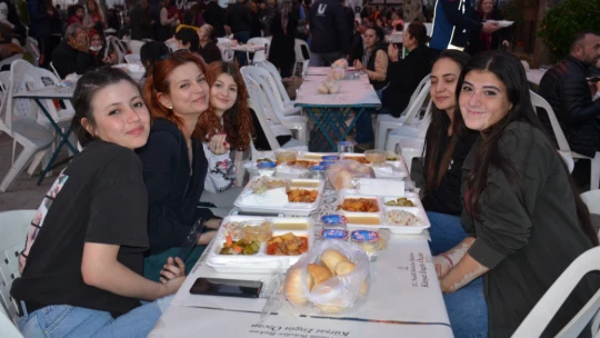 Nazilli Belediyesinden Pınarbaşı Mahallesinde ilk iftar