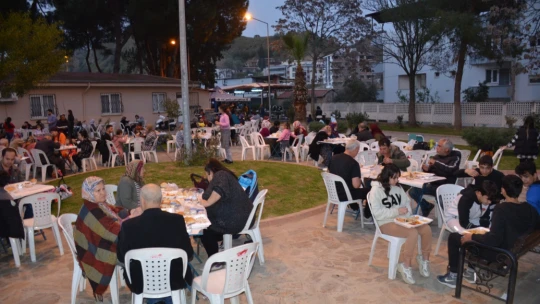 Nazilli Belediyesinden Pınarbaşı Mahallesinde ilk iftar