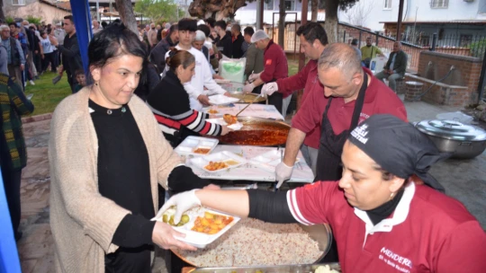 Nazilli Belediyesinden Pınarbaşı Mahallesinde ilk iftar