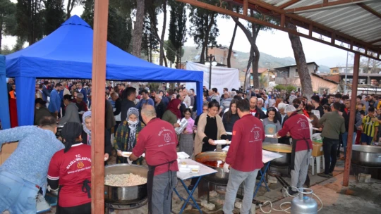Nazilli Belediyesinden Pınarbaşı Mahallesinde ilk iftar
