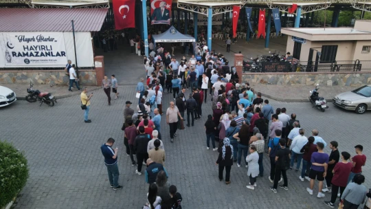 Nazilli'de 10 binlerce kişi aynı sofrada buluşuyor