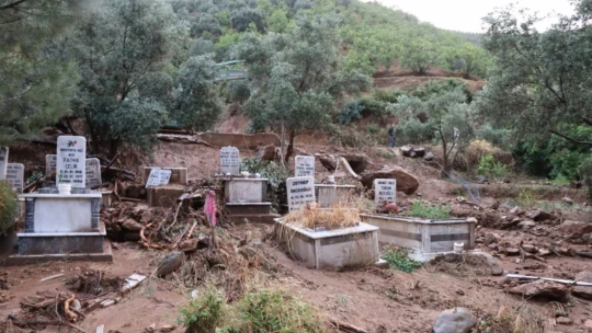 NAZİLLİ BELEDİYESİ'NDEN SELE EŞ ZAMANLI MÜDAHALE
