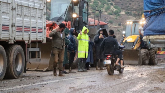 NAZİLLİ BELEDİYESİ'NDEN SELE EŞ ZAMANLI MÜDAHALE