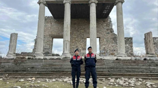 Yabancı turistlere Jandarmadan doğa sevgisi