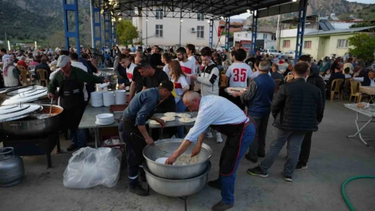 Yağdereliler imece usulü iftarda buluştu