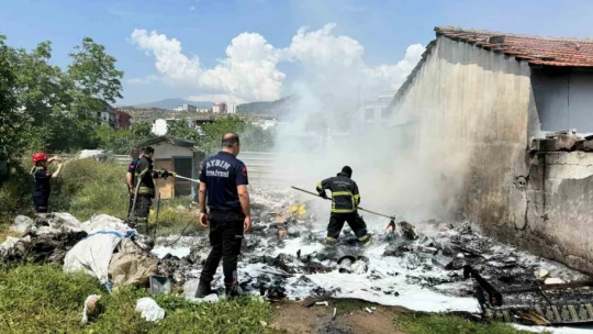 Yangın eve sıçramadan söndürüldü