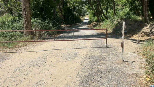 Yangınlara karşı ormanı demir kapı ile kapattılar