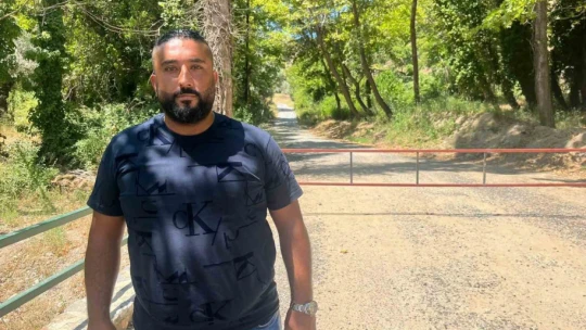 Yangınlara karşı ormanı demir kapı ile kapattılar