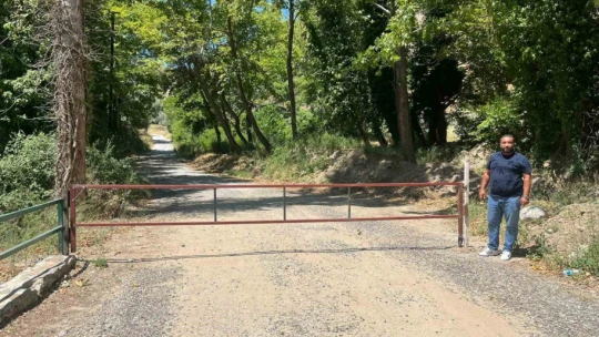 Yangınlara karşı ormanı demir kapı ile kapattılar