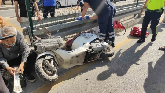 Yaya geçidini kullanan motosiklete servis aracı çarptı: 1'i ağır 2 yaralı