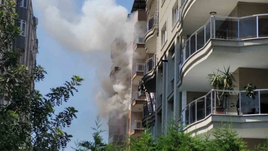 Yedi katlı binada yangın paniği, apartman tahliye edildi