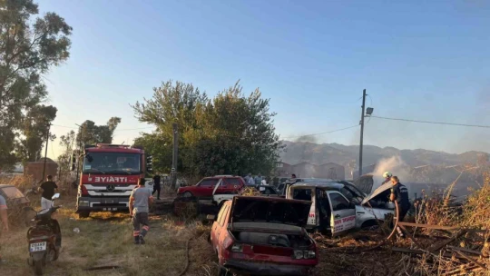 Yediemin deposunda yangın çıktı, 5 otomobil 30 motosiklet yandı