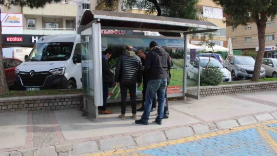 Yemek yemeye gitti, valizlerinden oluyordu