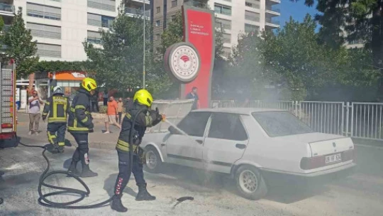 Yeni aldığı otomobil 1 saat içinde küle döndü