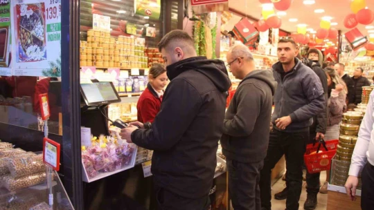 Yeni yıl öncesi kuruyemişçilerde yoğunluk yaşandı