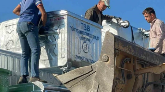 Yenipazar'a hibe edilen 60 yeni çöp konteynırı teslim alındı