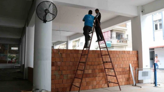 Yenipazar Belediyesi çok amaçlı binayı yeniliyor