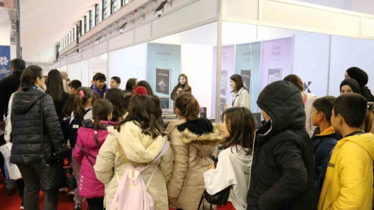Yenipazar Belediyesi'nden ilçede yaşayan vatandaşlara kitap fuarı gezisi