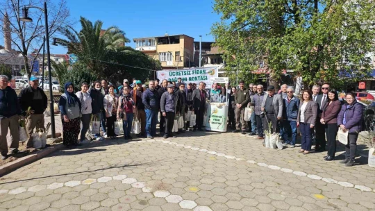 Yenipazar'da 2 bin 500 fidan dağıtıldı