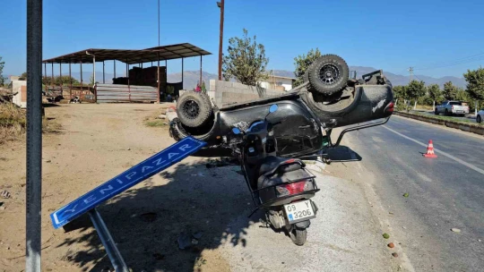 Yenipazar'da kamyonet takla attı: 2 yaralı